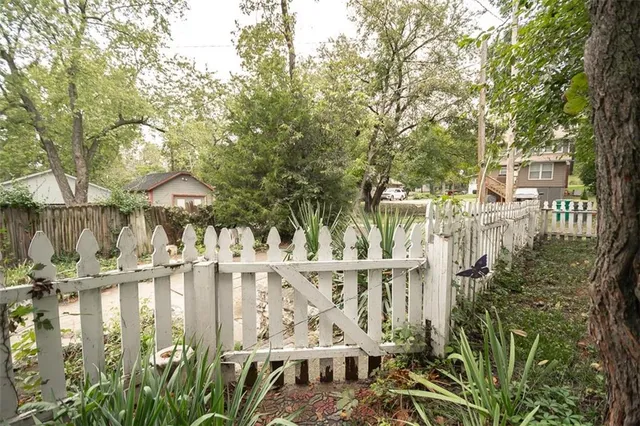 $279,000 | 110 East Piankishaw Street, Paola, KS 66071