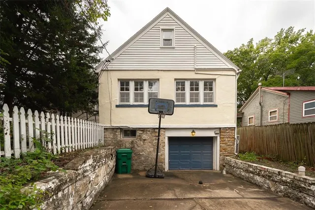 $279,000 | 110 East Piankishaw Street, Paola, KS 66071