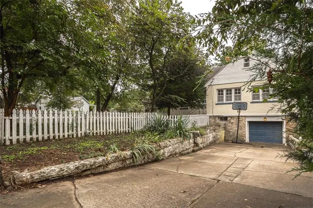 $279,000 | 110 East Piankishaw Street, Paola, KS 66071