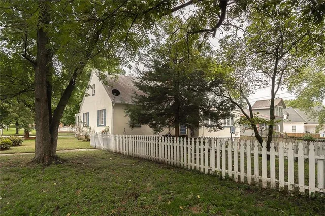 $279,000 | 110 East Piankishaw Street, Paola, KS 66071