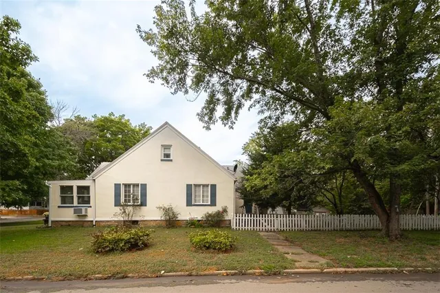 $279,000 | 110 East Piankishaw Street, Paola, KS 66071