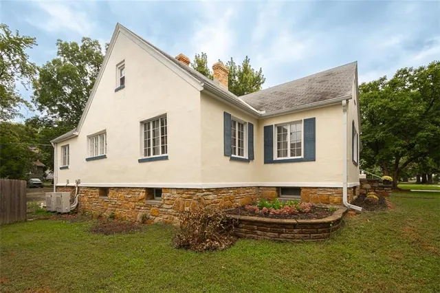 $279,000 | 110 East Piankishaw Street, Paola, KS 66071