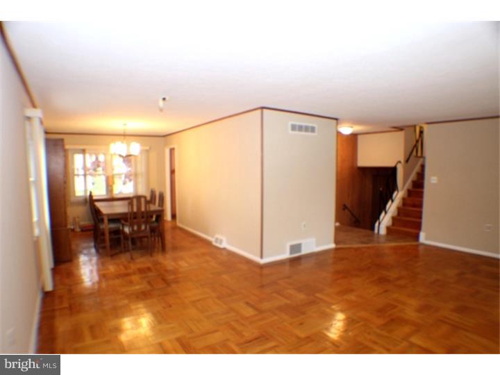 1419 Drake Road Wilmington, DE 19803 - Photo 9 of 25 Living Room