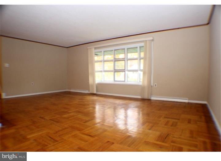 1419 Drake Road Wilmington, DE 19803 - Photo 10 of 25 Living Room