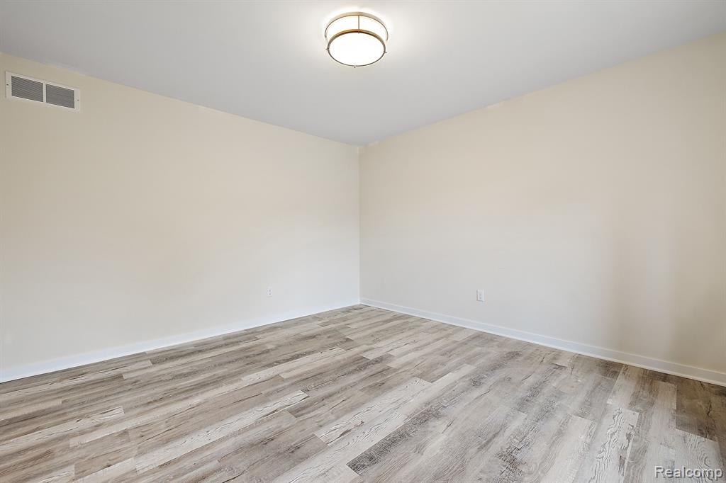 2829 Walsh Drive Rochester Hills, MI 48309 - Photo 8 of 40