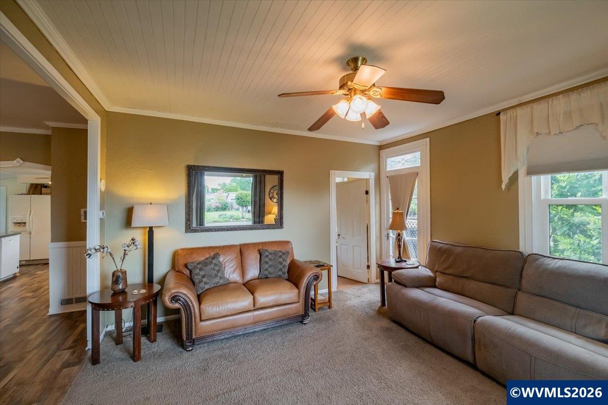 626 East Isabella Street Lebanon, OR 97355 - Photo 8 of 38