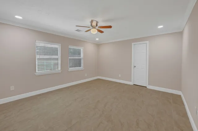 $2,800 | 2910 Norwich Street, Pearland, TX 77584