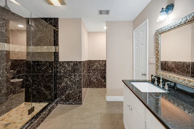 $2,800 | 2910 Norwich Street, Pearland, TX 77584