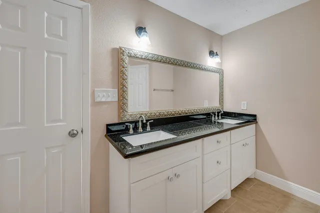 $2,800 | 2910 Norwich Street, Pearland, TX 77584