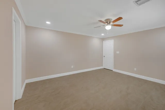 $2,800 | 2910 Norwich Street, Pearland, TX 77584