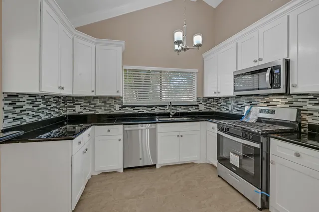 $2,800 | 2910 Norwich Street, Pearland, TX 77584