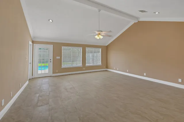 $2,800 | 2910 Norwich Street, Pearland, TX 77584