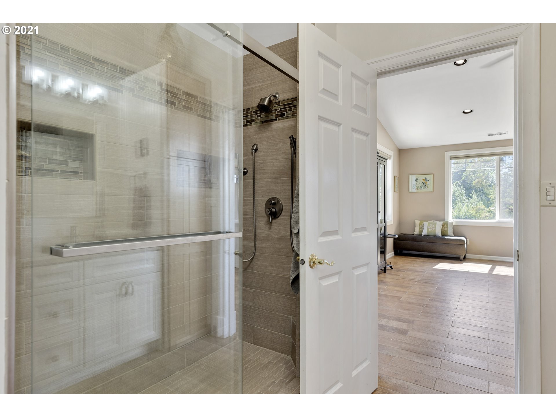 26785 South Meridian Road Aurora, OR 97002 - Photo 14 of 32 a bathroom with a shower and a sink