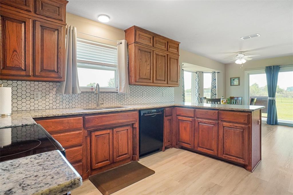 130 Longbranch Drive Decatur, TX 76234 - Photo 7 of 33