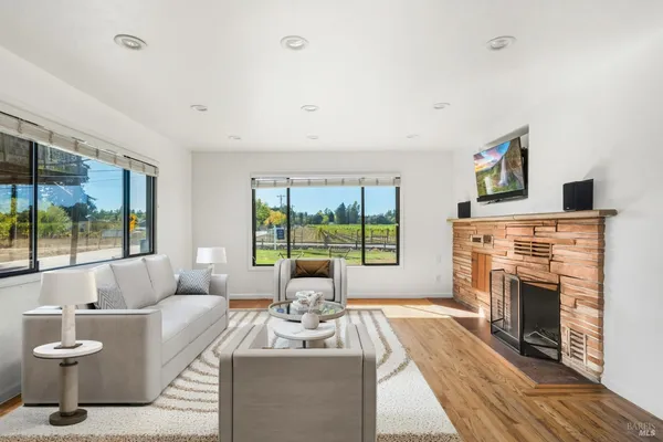 $1,100,000 | 5111 Todd Road, Sebastopol, CA 95472