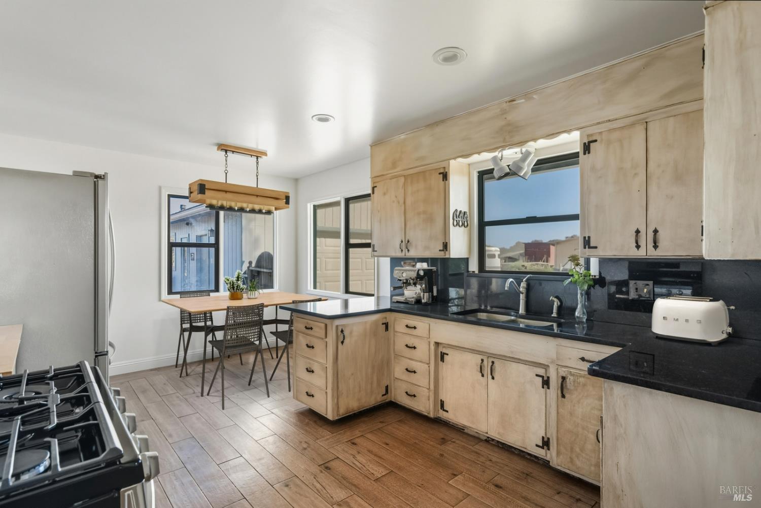 5111 Todd Road Sebastopol, CA 95472 - Photo 5 of 63 Virtual staged kitchen and breakfast area