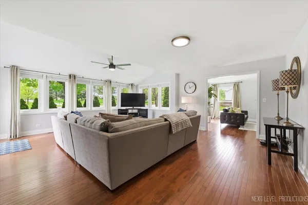 $525,000 | 320 Essex Court, Aurora, IL 60504