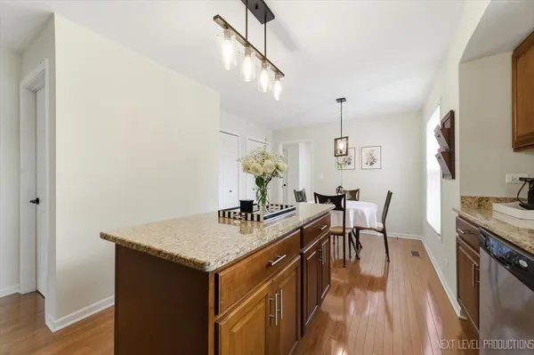 $525,000 | 320 Essex Court, Aurora, IL 60504