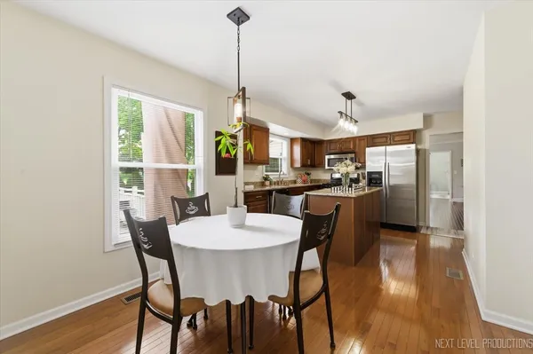 $525,000 | 320 Essex Court, Aurora, IL 60504