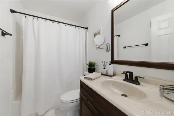 $525,000 | 320 Essex Court, Aurora, IL 60504