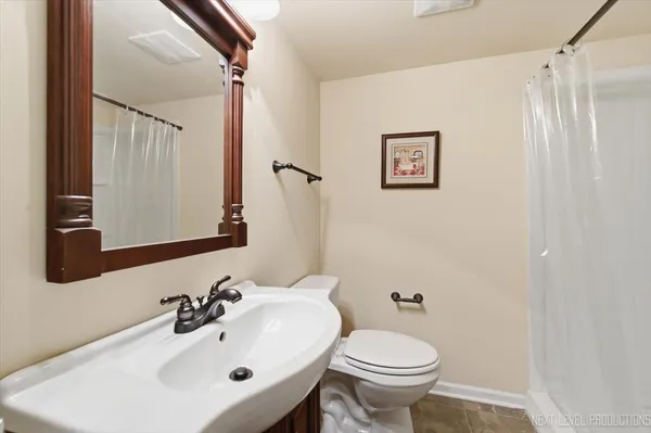 $525,000 | 320 Essex Court, Aurora, IL 60504
