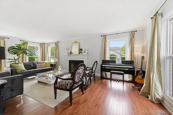 $525,000 | 320 Essex Court, Aurora, IL 60504