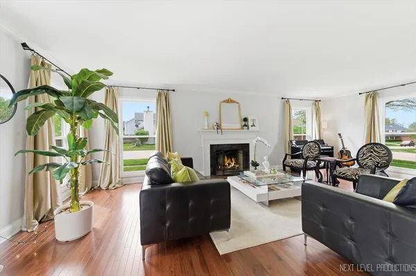 $525,000 | 320 Essex Court, Aurora, IL 60504