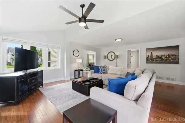 $525,000 | 320 Essex Court, Aurora, IL 60504