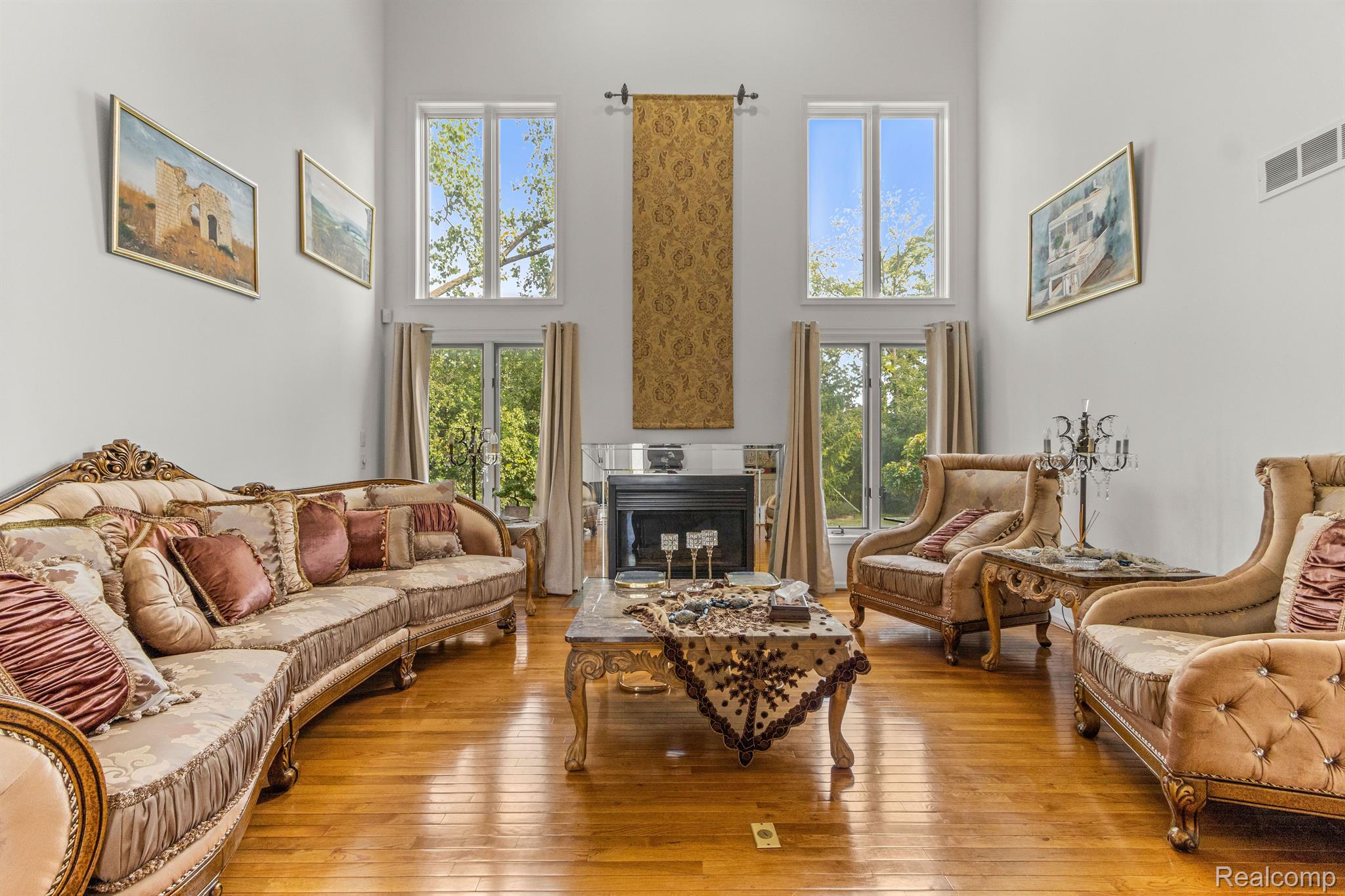 26114 Steele Road Farmington, MI 48331 - Photo 7 of 45 Gallery Image 7