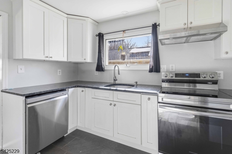 54 Wildwood Road Oak Ridge, NJ 07438 - Photo 17 of 37