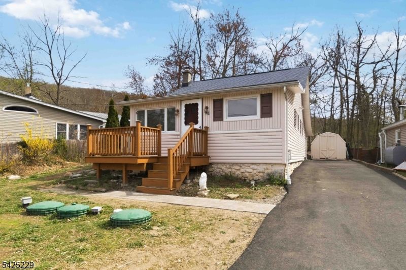 54 Wildwood Road Oak Ridge, NJ 07438 - Photo 3 of 37