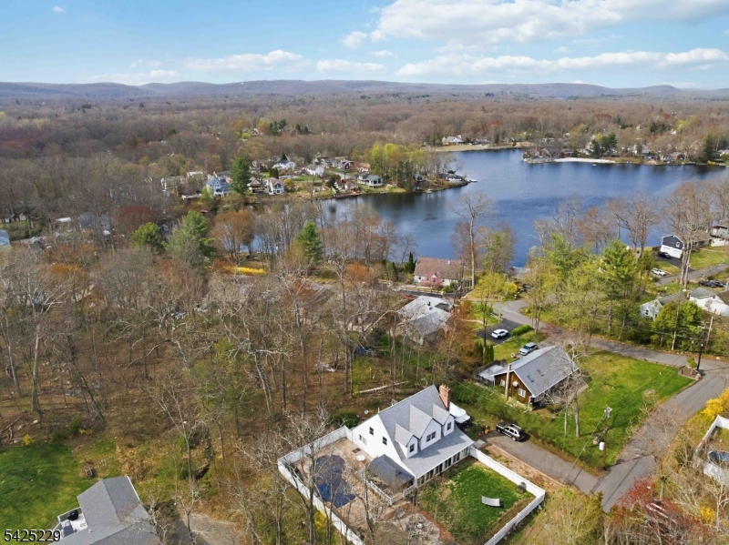 54 Wildwood Road Oak Ridge, NJ 07438 - Photo 33 of 37