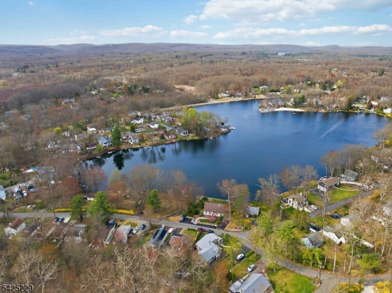 54 Wildwood Road Oak Ridge, NJ 07438 - Photo 34 of 37