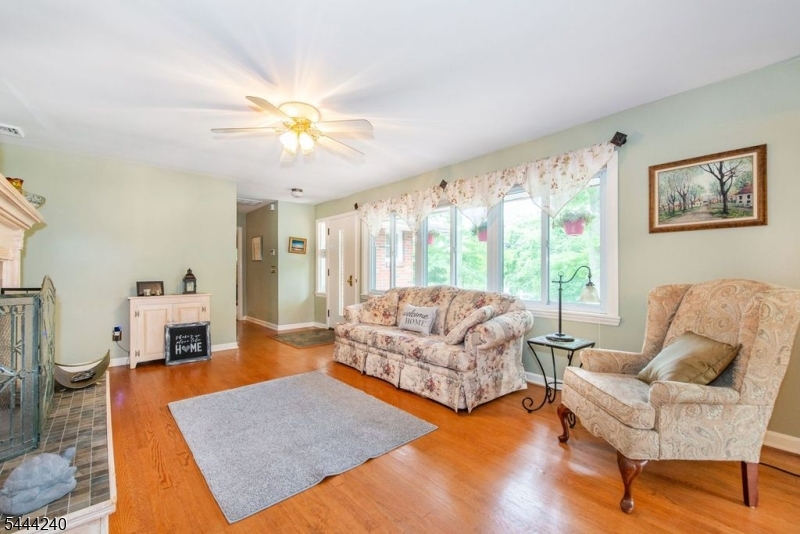 15 Absecon Road Parsippany, NJ 07054 - Photo 3 of 21