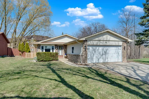 $359,900 | 4 West Beech Drive, Schaumburg, IL 60193