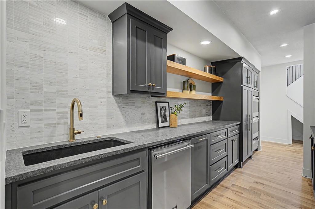 12603 Granada Road Leawood, KS 66209 - Photo 18 of 89