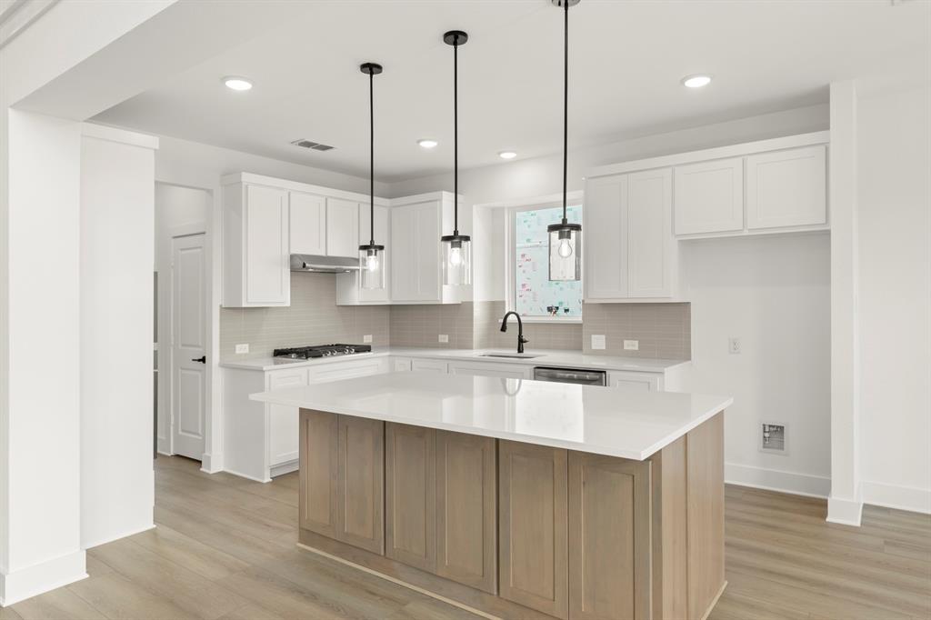 937 Gold Finch Lane Forney, TX 75126 - Photo 12 of 26 12. 937 Gold Finch - Kitchen (2)