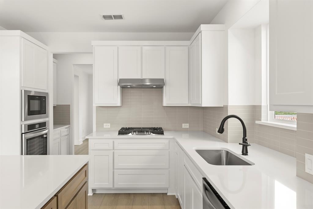 937 Gold Finch Lane Forney, TX 75126 - Photo 14 of 26 14. 937 Gold Finch - Kitchen (4)