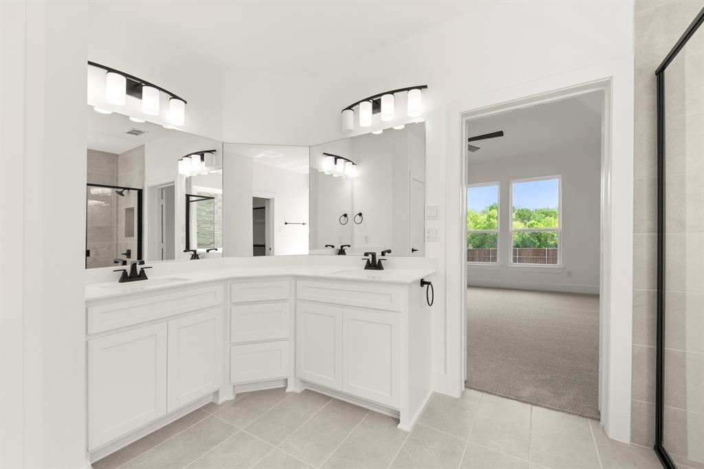 937 Gold Finch Lane Forney, TX 75126 - Photo 18 of 26 18. 937 Gold Finch - Bath (2)