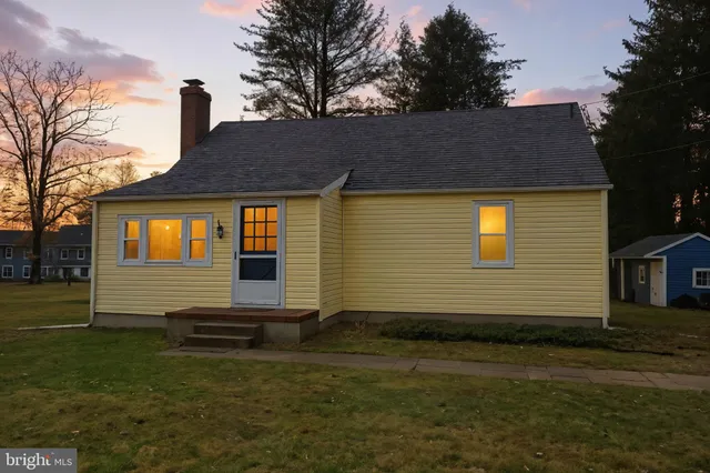 a front view of house with yard