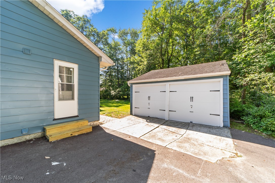 29650 North Hilltop Road Orange, OH 44022 - Photo 28 of 34