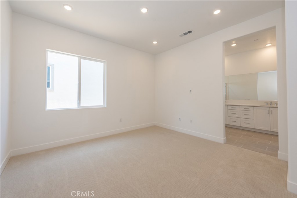 136 Seep Irvine, CA 92618 - Photo 31 of 32