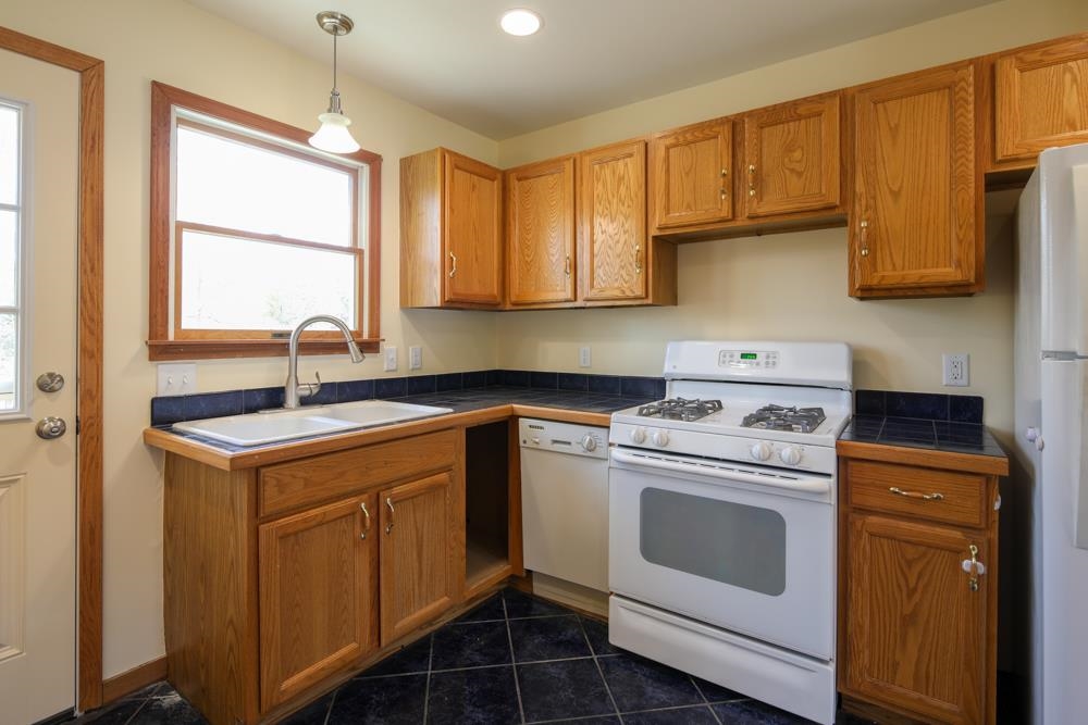 8335 South Maple City Road Maple City, MI 49664 - Photo 14 of 31