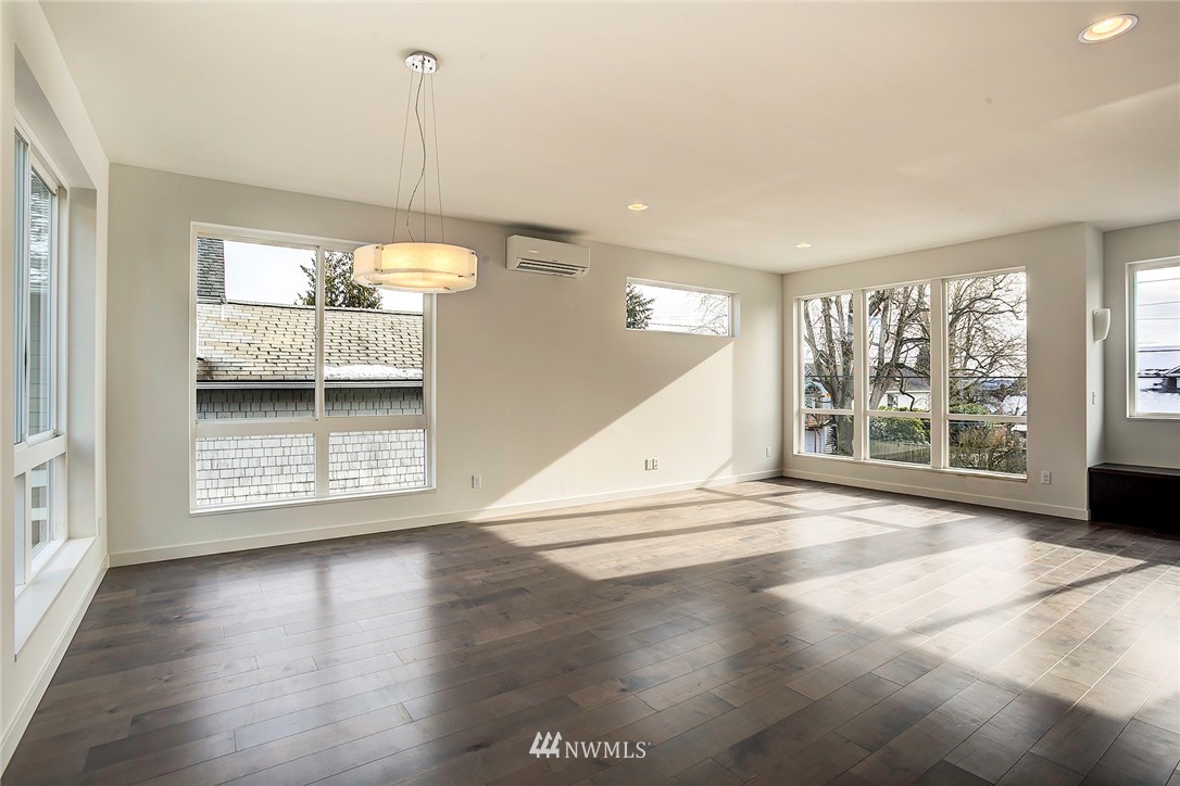 726 North 87th Street Seattle, WA 98103 - Photo 4 of 13