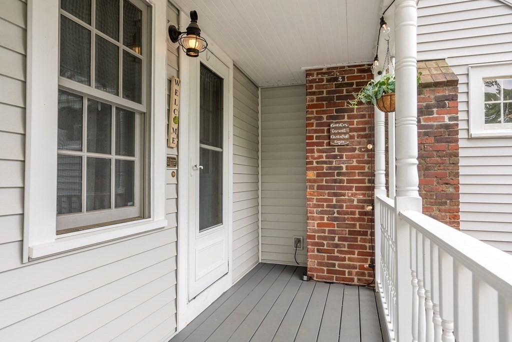 40 Londonderry Road Framingham, MA 01701 - Photo 3 of 34 Gallery Image 3