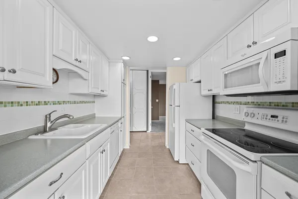 $120,000 | 1337 21st Avenue, Unit 4D, Rock Island, IL 61201