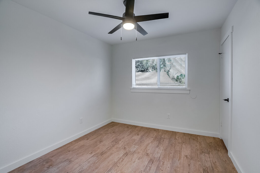 12910 Covington Trail Austin, TX 78727 - Photo 13 of 19