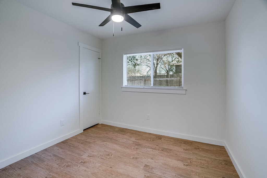 12910 Covington Trail Austin, TX 78727 - Photo 15 of 19