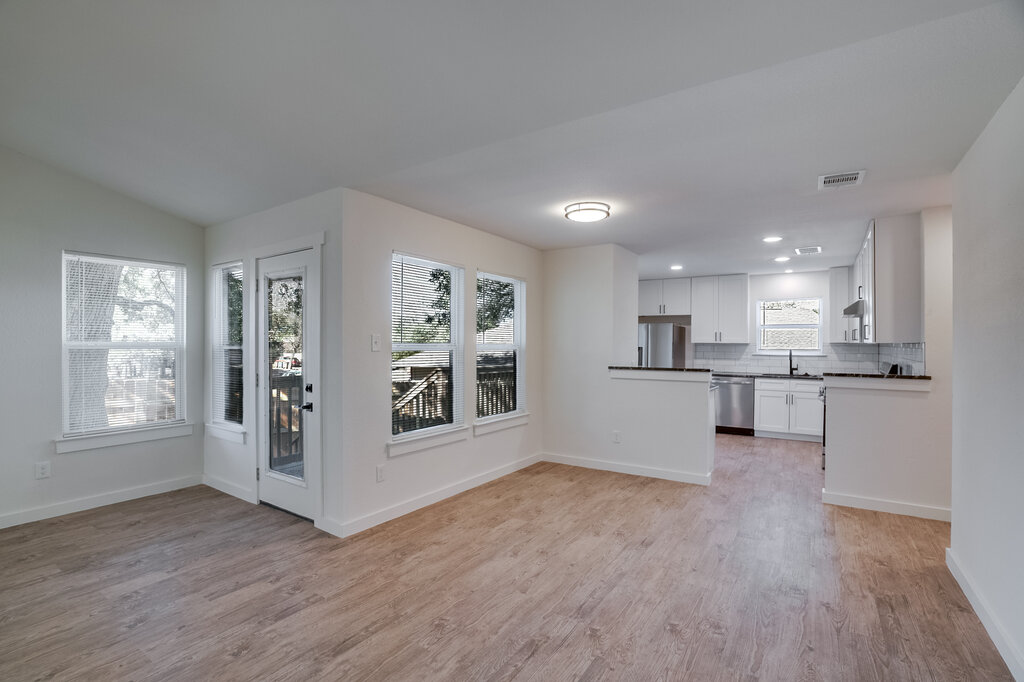 12910 Covington Trail Austin, TX 78727 - Photo 5 of 19