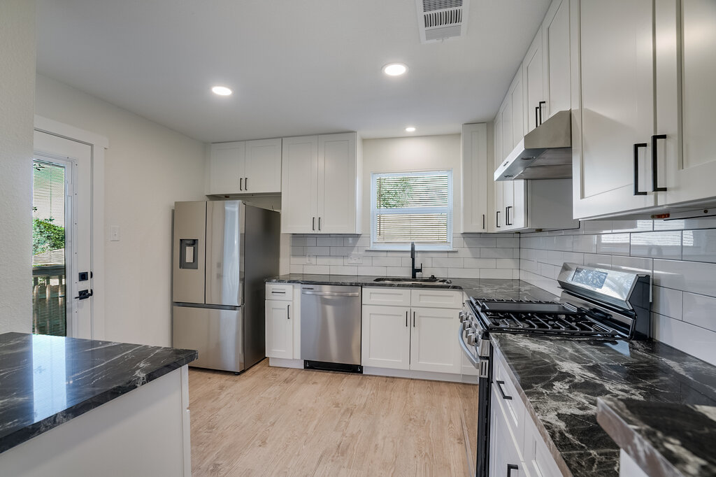 12910 Covington Trail Austin, TX 78727 - Photo 6 of 19